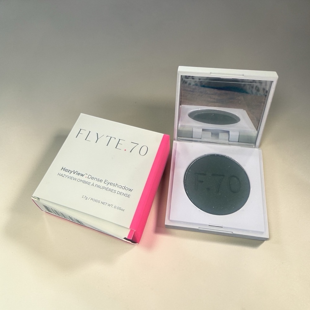 Flyte.70 planet Earth Eyeshadow Compact